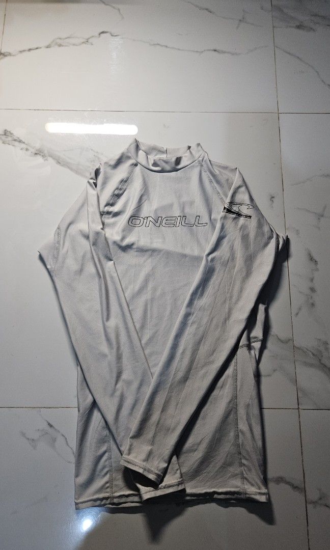 ONeill Mens Performance Fit Long Sleeve Pullover Stretchy Shirt Size Medium (Category: Swim Top & Rash Guards) located in Aroroy. Submitted by gabrizz_y (Listing ID 1466107941, Image 1). Description: issue: none.