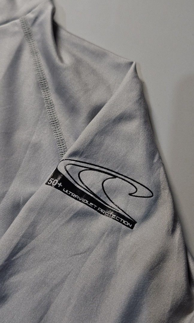 ONeill Mens Performance Fit Long Sleeve Pullover Stretchy Shirt Size Medium (Category: Swim Top & Rash Guards) located in Aroroy. Submitted by gabrizz_y (Listing ID 1466107941, Image 2). Description: issue: none.