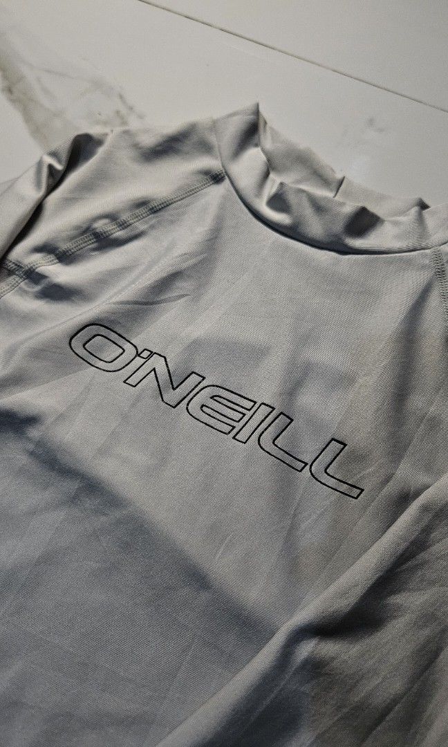 ONeill Mens Performance Fit Long Sleeve Pullover Stretchy Shirt Size Medium (Category: Swim Top & Rash Guards) located in Aroroy. Submitted by gabrizz_y (Listing ID 1466107941, Image 3). Description: issue: none.