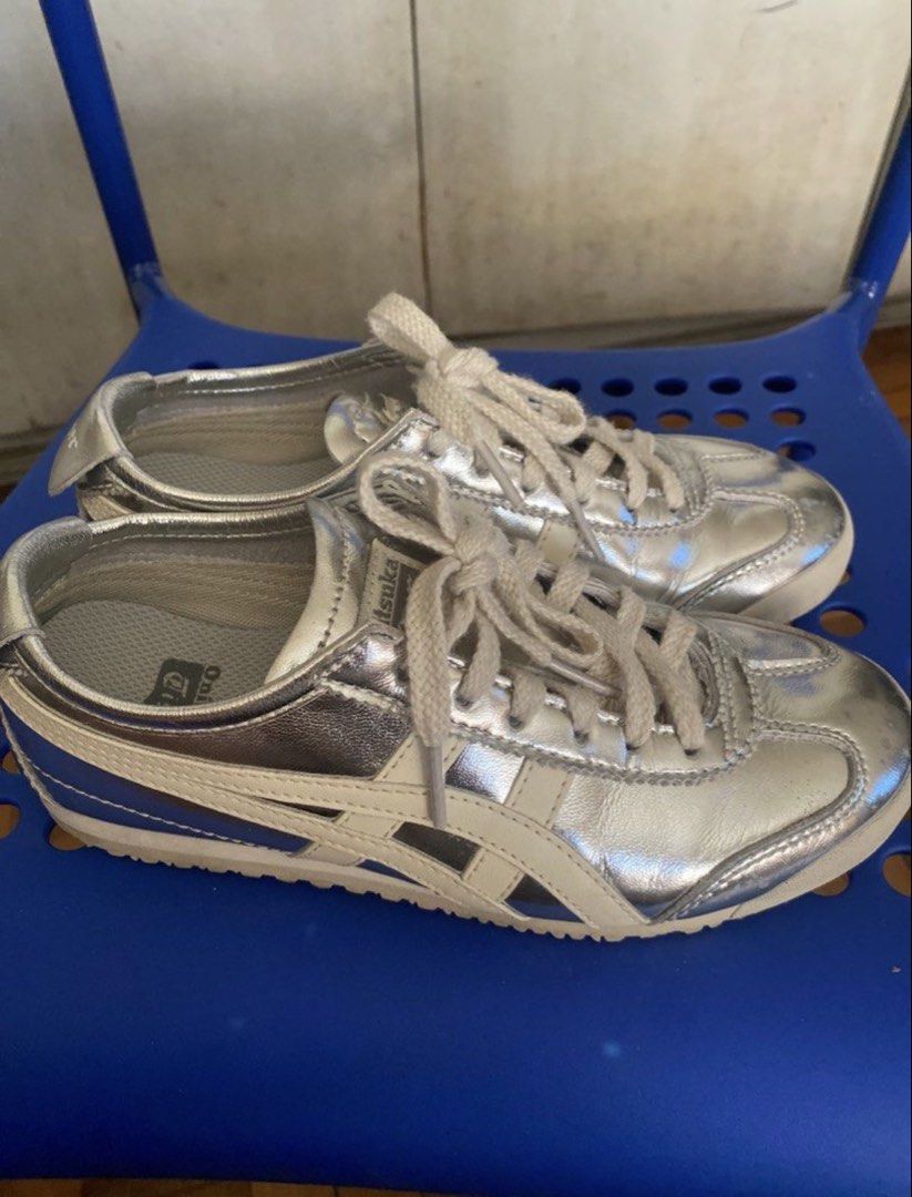 ONITSUKA MEXICO (Category: Slippers and slides) located in Tarlac. Submitted by mvlgstn (Listing ID 1466048494, Image 1). Description: Original Onitsuka Glossy Silver Fits 5-6 women size Flaws seen on pictures Rga: Decluttering .