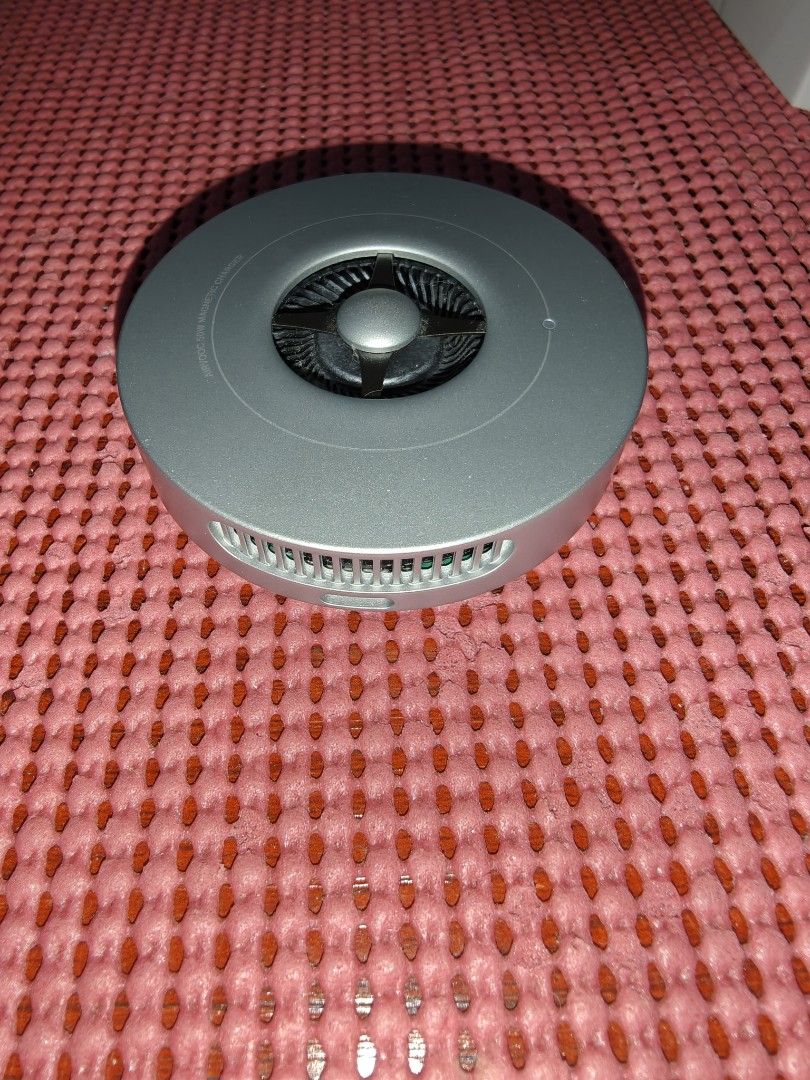Oppo Airvooc 50w Wireless Charger (Category: Chargers & Cables) located in Dasmarinas. Submitted by deparinecarl (Listing ID 1465975330, Image 2). Description: Used on oneplus 13 and 12 Works with magsafe Oneplus/oppo airvooc compatible Supervooc charging brick and cable not included Rfs di nagagamit since mas prefer wired charging Location Dasma 2.5k negotiable.