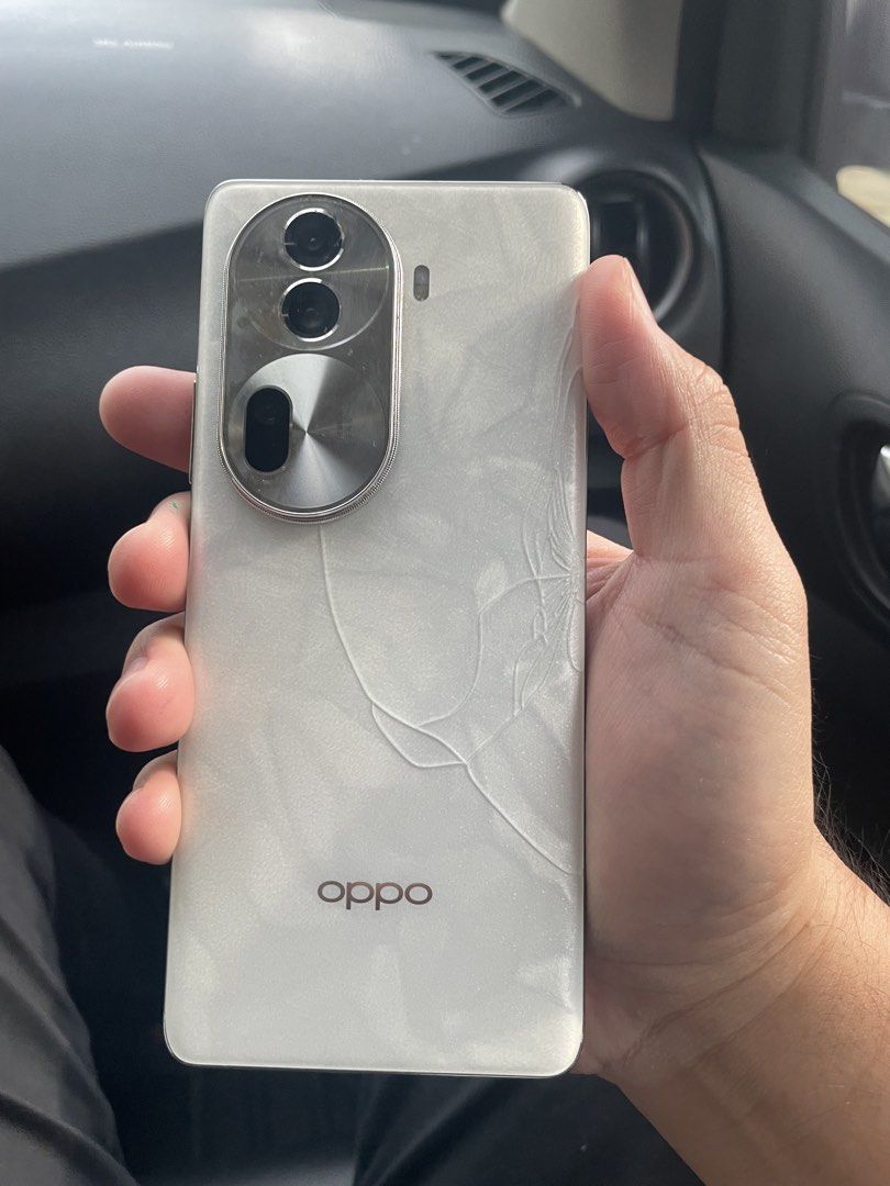 Oppo Reno 11 Pro 5G (Category: OPPO) located in Manila. Submitted by geh.dg (Listing ID 1466125268, Image 2). Description: Charger & Unit only! Issue: may pasag yung glass sa likod pero good and working pa overall.. Pasig or bulacan meetup.