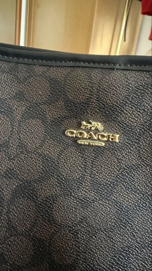 Original Coach City Tote (Category: Tote Bags) located in Manila. Submitted by hello_lilies (Listing ID 1466010687, Image 3). Description: Original Coach Cuty Tote -bought from US pasabuy -rfs: decluttering -orig price is 12k .