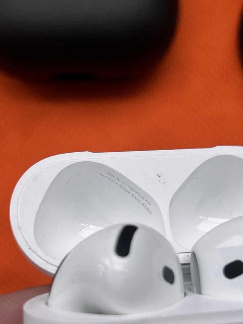 Original Apple Airpods 4 (Non ANC) (Category: Earphones) located in Manila. Submitted by Tjuan13 (Listing ID 1466046898, Image 3). Description: Try Secondhand Original Apple Airpods 4 (Non ANC) for only Php 5900 -100% Original -Free Usb C cable -Free Silicon Case -Smoothness 96% Front & 97% Back -Good battery life -Matagal Malowbat, Mabilis magcharge -Good quality -Crisp Button -Actual Photo -Ready to use -No Box -No swap -Free Shipping via Lalam