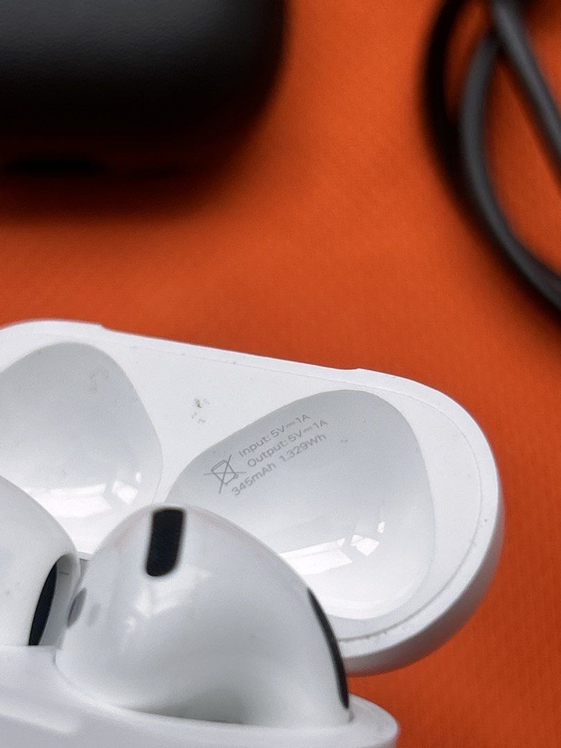 Original Apple Airpods 4 (Non ANC) (Category: Earphones) located in Manila. Submitted by Tjuan13 (Listing ID 1466046898, Image 2). Description: Try Secondhand Original Apple Airpods 4 (Non ANC) for only Php 5900 -100% Original -Free Usb C cable -Free Silicon Case -Smoothness 96% Front & 97% Back -Good battery life -Matagal Malowbat, Mabilis magcharge -Good quality -Crisp Button -Actual Photo -Ready to use -No Box -No swap -Free Shipping via Lalam