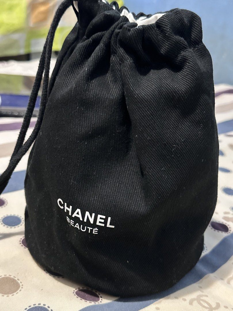 Original Chanel Beaute Make Up travel pouch (Category: Purses & Pouches) located in General Santos City (Dadiangas). Submitted by toysville888 (Listing ID 1466082678, Image 3). Description: authentic CHANEL with eteketa NO FLAWS. .