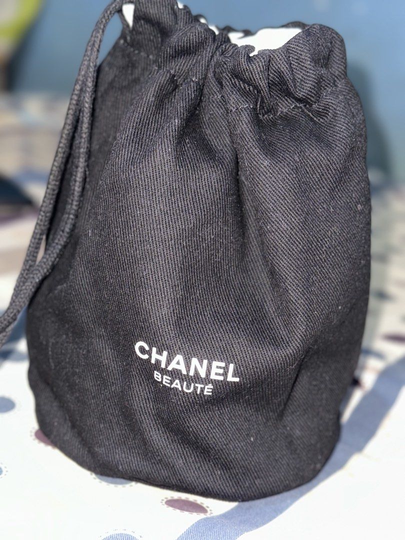 Original Chanel Beaute Make Up travel pouch (Category: Purses & Pouches) located in General Santos City (Dadiangas). Submitted by toysville888 (Listing ID 1466082678, Image 2). Description: authentic CHANEL with eteketa NO FLAWS. .