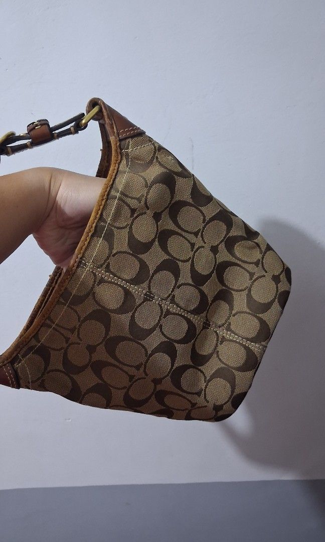 Original coach bucket small bag (Category: Shoulder Bags) located in Manila. Submitted by pengcloset (Listing ID 1466144020, Image 1). Description: .