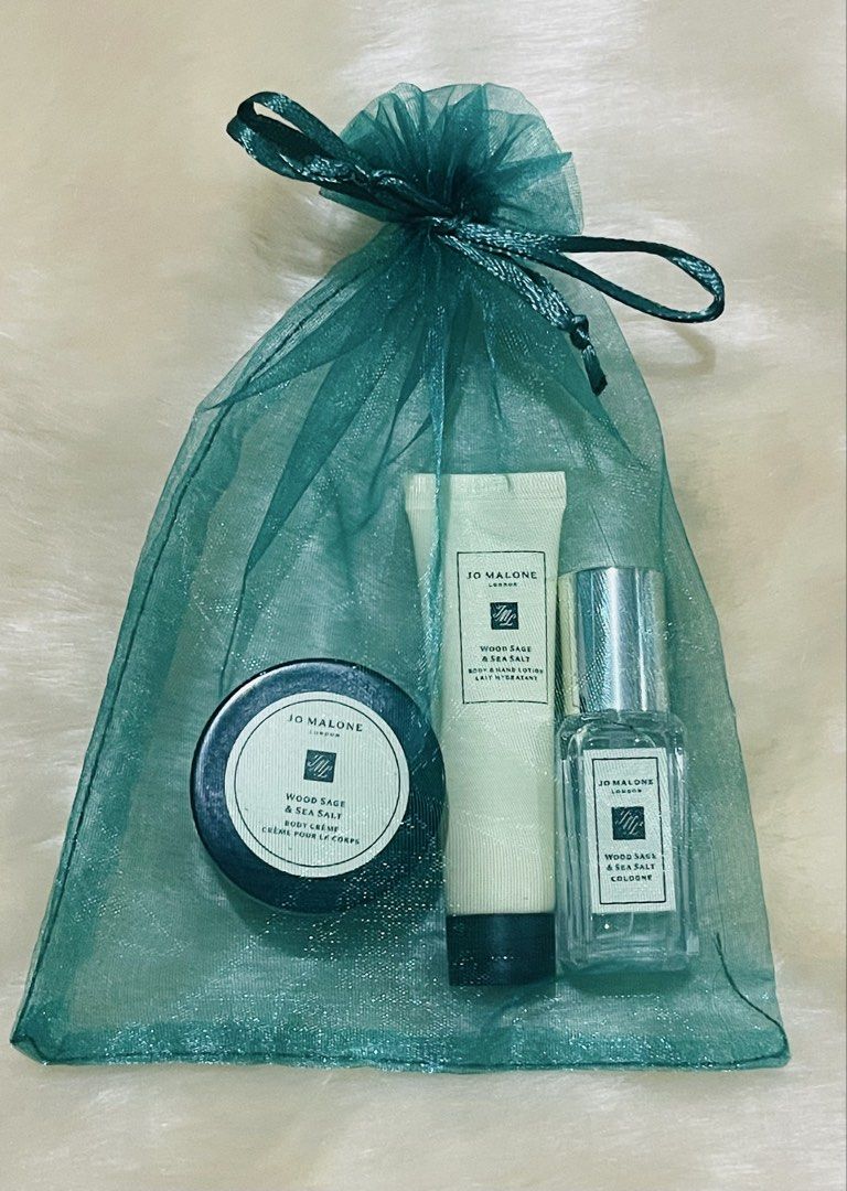 Original Jo Malone (Category: Fragrance & Deodorants) located in Quezon City. Submitted by docshop.orig (Listing ID 1466057582, Image 1). Description: 🌺 Buying this bundle saves you 248 pesos. Perfect as a gift this Holiday Season🎄💝 .