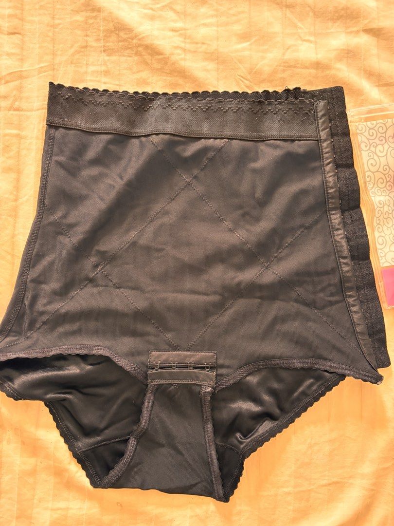 Original Wink Binder (Category: Undergarments & Loungewear) located in Santa Ana. Submitted by bellellee (Listing ID 1466005343, Image 2). Description: Used few times Super okay pa condition Size large Not faded. 2nd photo color due sa light ng photo Slightly negotiable FREE SF.