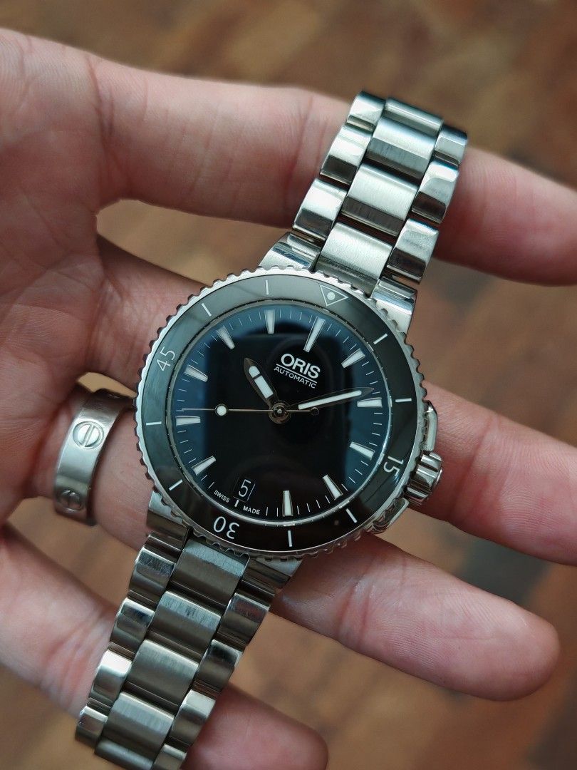 Oris Aquis 36mm (Category: Men's Watches) located in San Juan City. Submitted by MW_888 (Listing ID 1465997865, Image 1). Description: 2012 Oris Aquis 36mm Black dial Automatic 9/10 condition Inclusions: watch, original steel bracelet fit to approx 7" wrist, Oris guarantee card and watch case *photo reference on 6.5" wrist *best for wrist 6" and for ladies 50k.