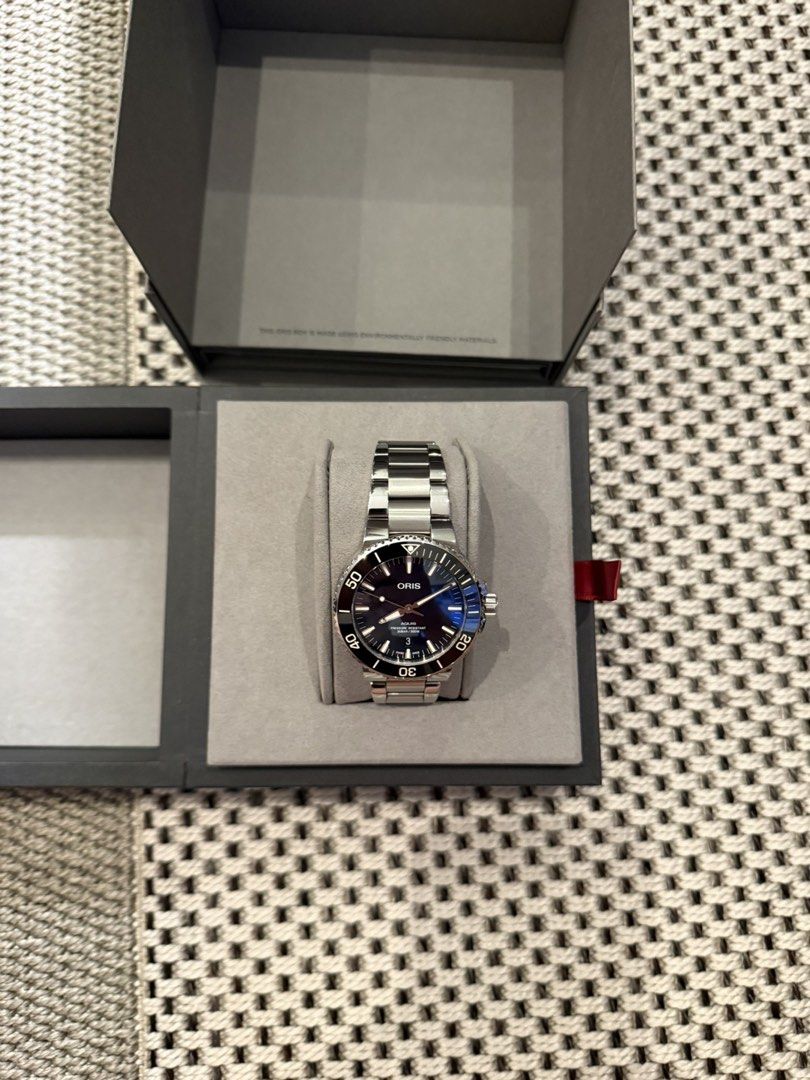 Oris Aquis Date Blue Dial Watch with Box (Category: Men's Watches) located in Makati City. Submitted by marckyboy (Listing ID 1466104905, Image 3). Description: Oris Aquis luxury diver watch. Deep blue dial, stainless steel bracelet, rotating ceramic bezel. Water resistant to 300 meters. Date window at six o'clock. Includes the original branded presentation box..