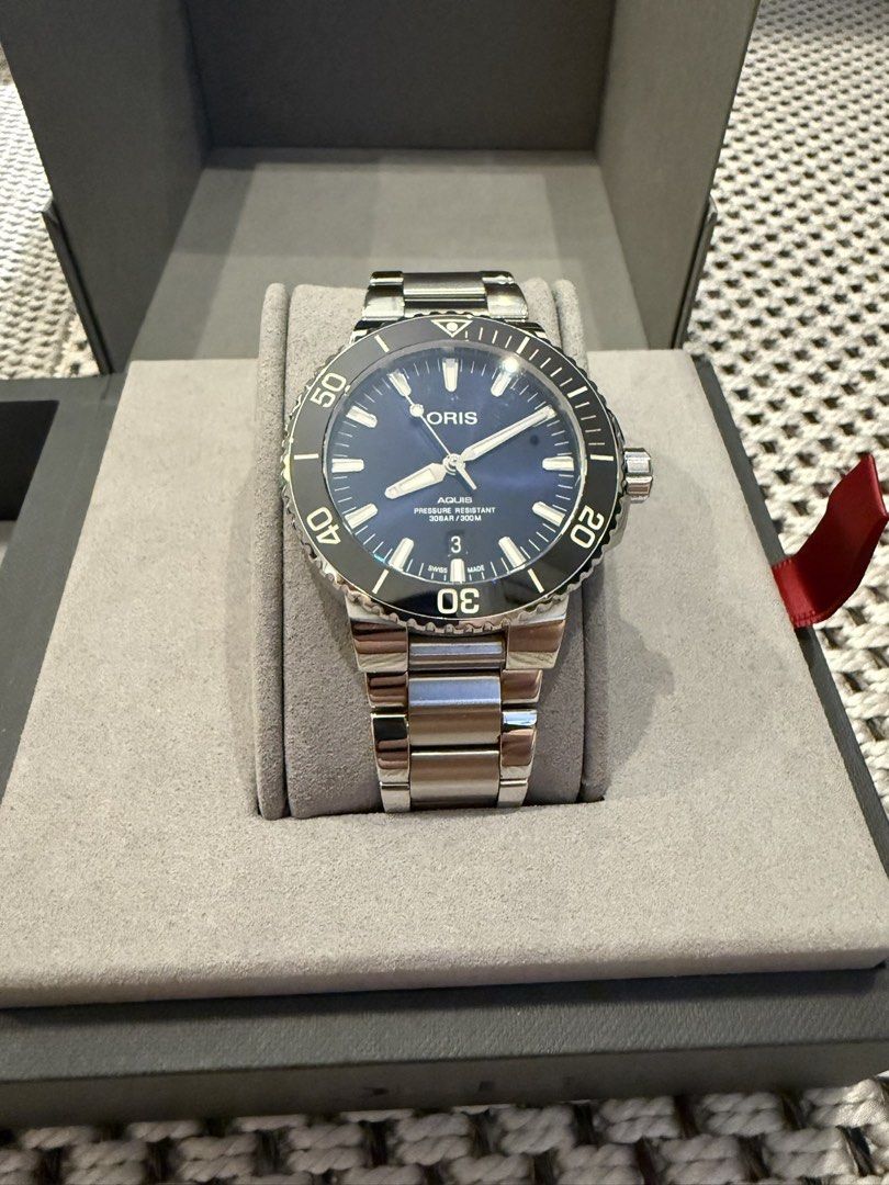 Oris Aquis Date Blue Dial Watch with Box (Category: Men's Watches) located in Makati City. Submitted by marckyboy (Listing ID 1466104905, Image 2). Description: Oris Aquis luxury diver watch. Deep blue dial, stainless steel bracelet, rotating ceramic bezel. Water resistant to 300 meters. Date window at six o'clock. Includes the original branded presentation box..