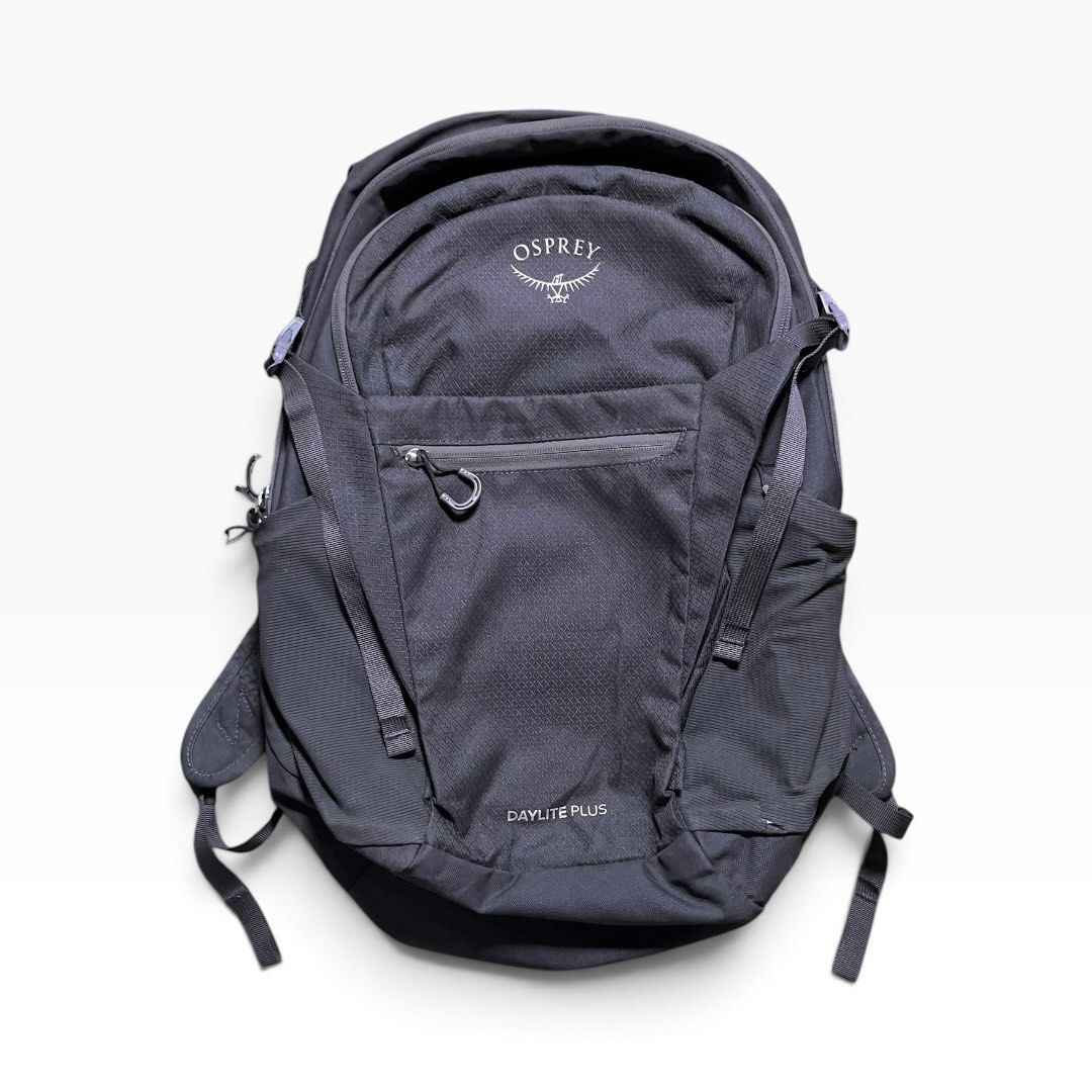 Osprey Daylite Plus Backpack Black (Category: Backpacks) located in Paranaque City. Submitted by nifty_goodies (Listing ID 1466142379, Image 1). Description: Osprey Daylite Plus 20L Backpack Measurements (Inches): Height - 20” Width - 14” Condition - excellent Issue - sign of usage/battle scars, may maliit na slit sa left side pocket, small scuff lower back side, needs washing .