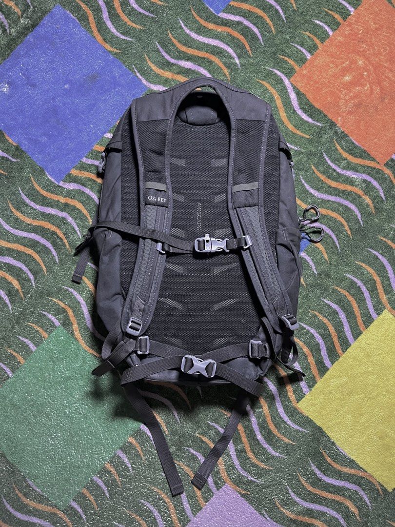 Osprey Daylite Plus Backpack Black (Category: Backpacks) located in Paranaque City. Submitted by nifty_goodies (Listing ID 1466142379, Image 3). Description: Osprey Daylite Plus 20L Backpack Measurements (Inches): Height - 20” Width - 14” Condition - excellent Issue - sign of usage/battle scars, may maliit na slit sa left side pocket, small scuff lower back side, needs washing .