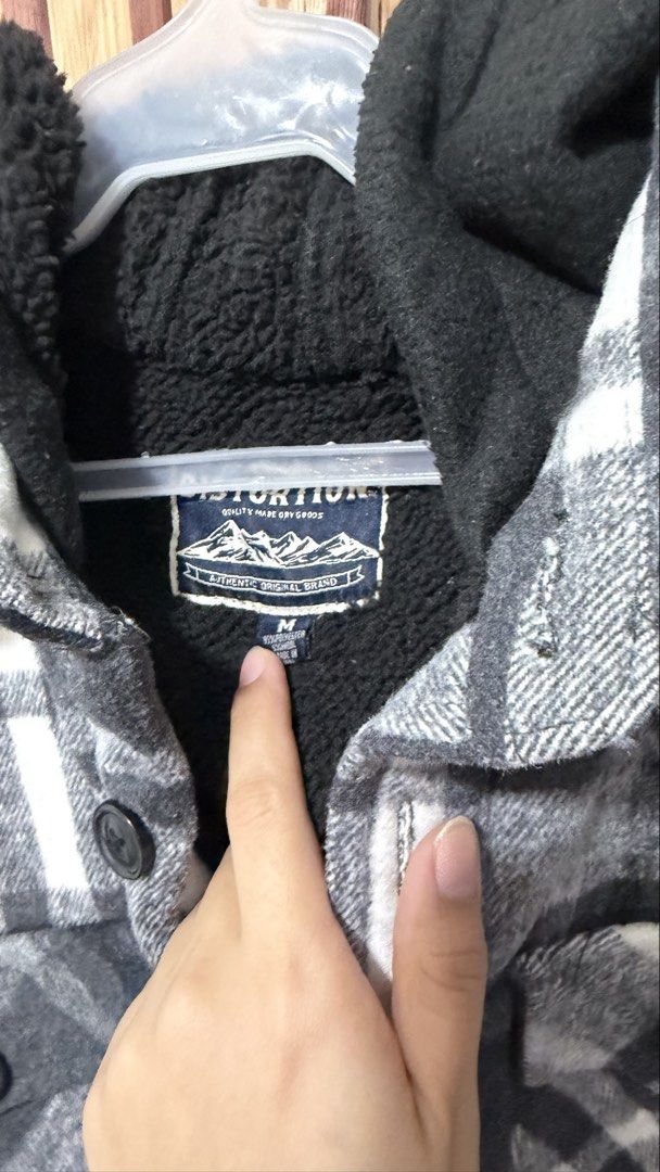 Oversize Jackets (Category: Coats, Jackets and Outerwear) located in Taguig. Submitted by markaisie (Listing ID 1466064761, Image 2). Description: Winter Jacket used once during US trip 200 each .