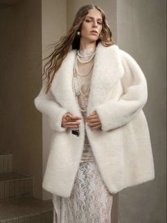 (Category: ) located in . Submitted by baylla.wardrobe (Listing ID 1466145457, Image 1). Description: .