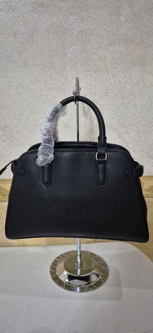 P13-990 Nine West Black Handbag (Category: Shoulder Bags) located in Valenzuela. Submitted by dailyhappyfinds (Listing ID 1466100079, Image 2). Description: BRAND: Nine West -Brand new without tag -Minimal missing stitches on one side. Unnoticeable. *Mall pullout/ factory pullout. Please manage your expectations. .