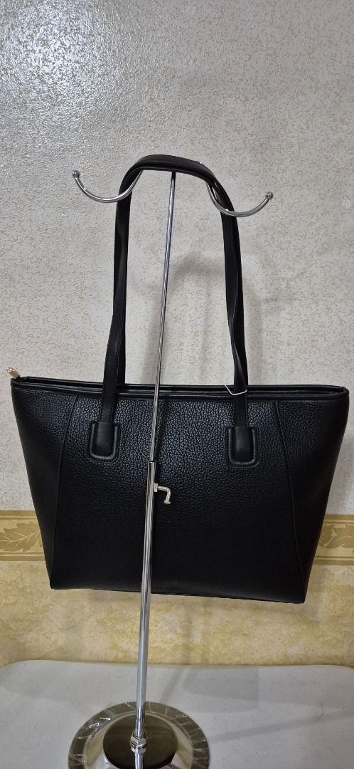 P14-980 Bagco Black Tote Shoulder bag (Category: Tote Bags) located in Valenzuela. Submitted by dailyhappyfinds (Listing ID 1466100323, Image 2). Description: BRAND: Bagco -Brand new with tag -Shoulder bag *Mall pullout/ factory pullout. Please manage your expectations. .