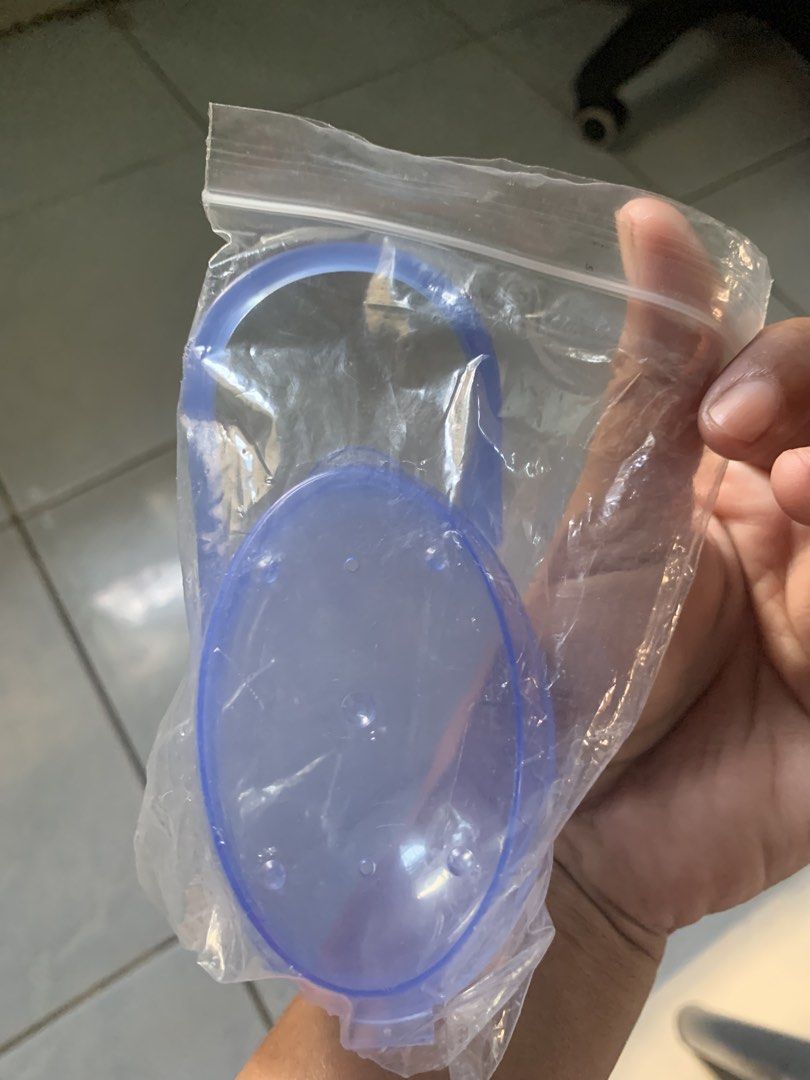 pacifier storage box or case (Category: Soothers & Pacifiers) located in Valenzuela. Submitted by diane.35 (Listing ID 1465959124, Image 2). Description: - Color: Blue - Material: Easy-to-wash plastic - Features a convenient carrying handle for easy attachment to bags or strollers - Keeps baby pacifiers clean, hygienic, and ready to use while out and about - Includes a free clear ziplock bag for extra storage.