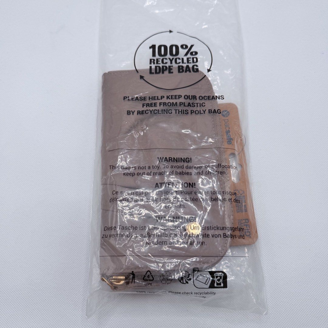 Pacsafe Orig Long Wallet (Category: Wallets & Card holders) located in Quezon City. Submitted by ajandstevenshopscorner (Listing ID 1466052617, Image 3). Description: .