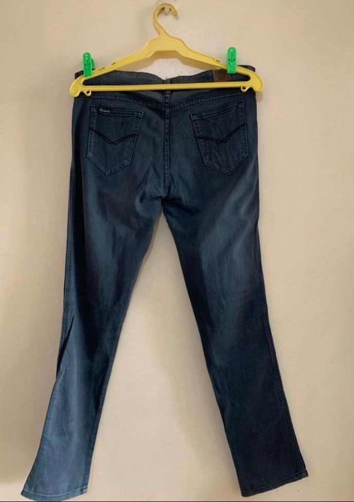 Paddocks Jeans Womens (Category: Jeans) located in Valenzuela. Submitted by clickandshoppreloved (Listing ID 1466016061, Image 2). Description: Paddocks Jeans Womens Onhand,(34size ontag) Waist : 31in Height: 39.5 Color : Grey (Excellent Condition, Good As New).