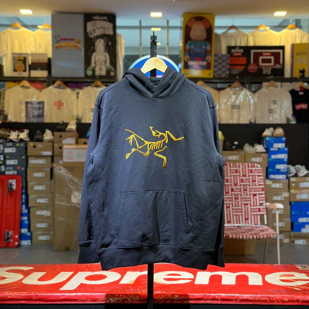 Palace Arc’Teryx Hoodie (Category: Coats, Jackets and Outerwear) located in Quezon City. Submitted by inside_plug (Listing ID 1466028192, Image 2). Description: For Sale Palace Arc’Teryx Hoodie Black - Large Brandnew Dm us to purchase.