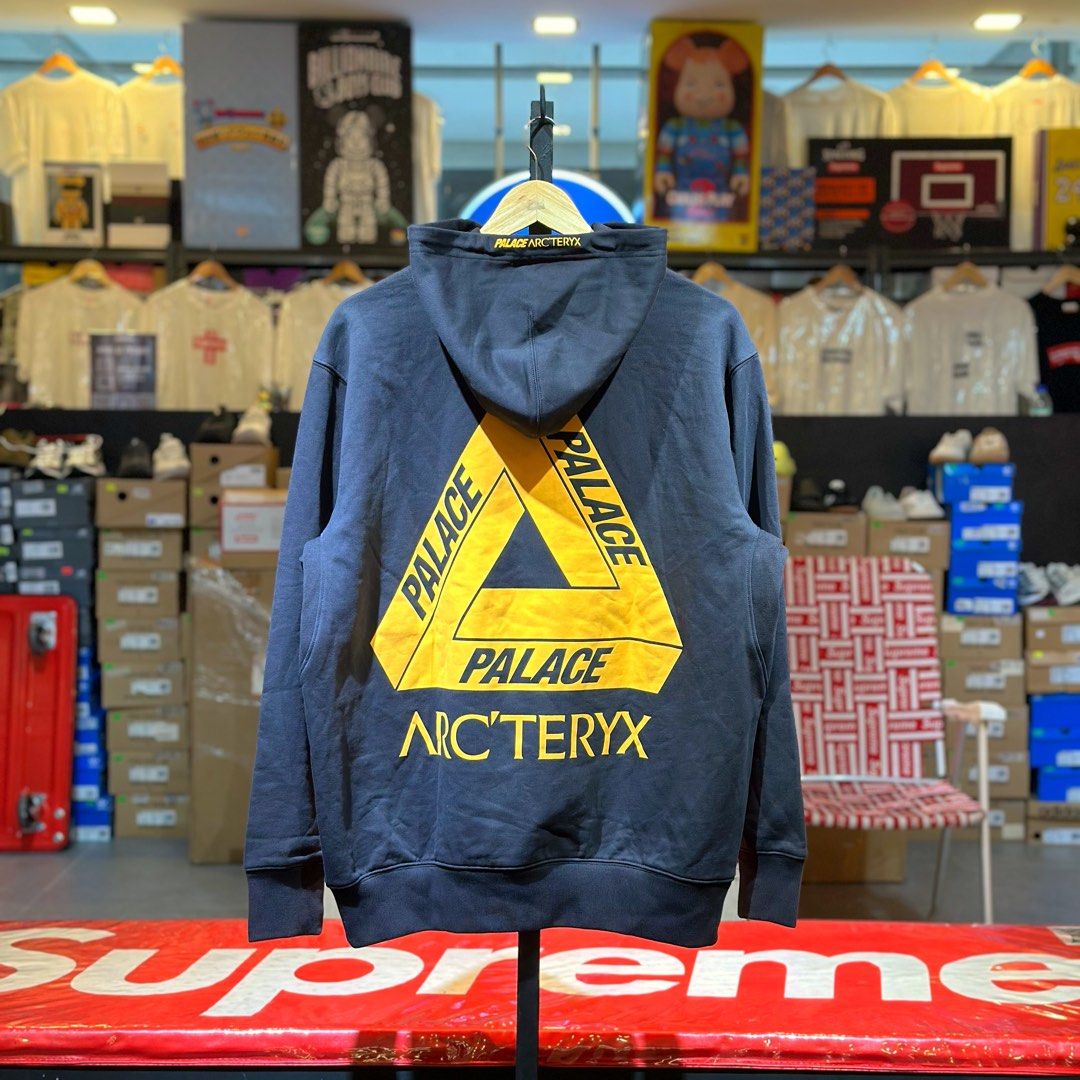 Palace Arc’Teryx Hoodie (Category: Coats, Jackets and Outerwear) located in Quezon City. Submitted by inside_plug (Listing ID 1466028192, Image 1). Description: For Sale Palace Arc’Teryx Hoodie Black - Large Brandnew Dm us to purchase.