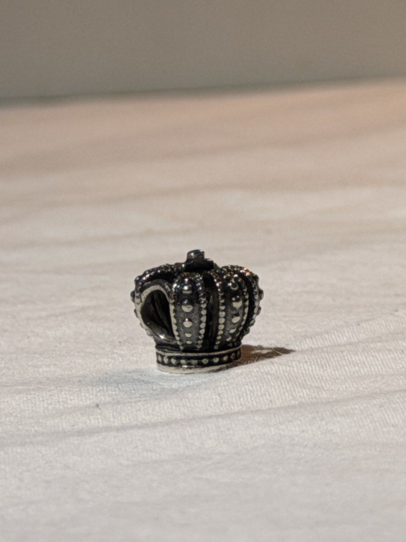 Pandora Crown Charm (Category: Charms) located in Las Pinas. Submitted by a_clutter (Listing ID 1466090856, Image 1). Description: .