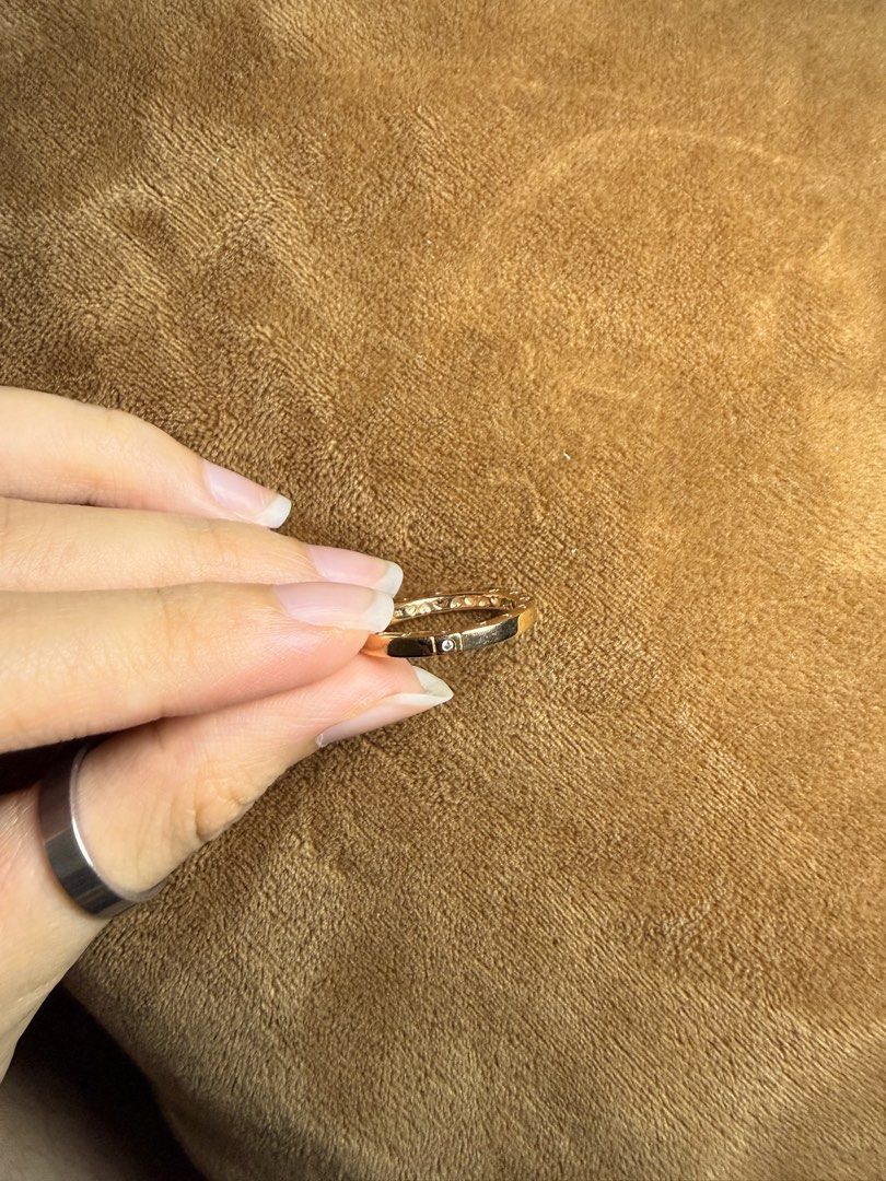 [RUSH] Pandora Rose Gold Logo & Hearts Ring (Category: Rings) located in Dasmarinas. Submitted by declutter.mai (Listing ID 1466100343, Image 2). Description: - Authentic Pandora Rose Gold Ring - Features sparkling clear cubic zirconia stones with square framing - Adorned with sweet cutout hearts along the inner band - Signature Pandora logo engraved subtly on the sides - Sleek, stackable design with polished outer edges - Condition: Excellent / 