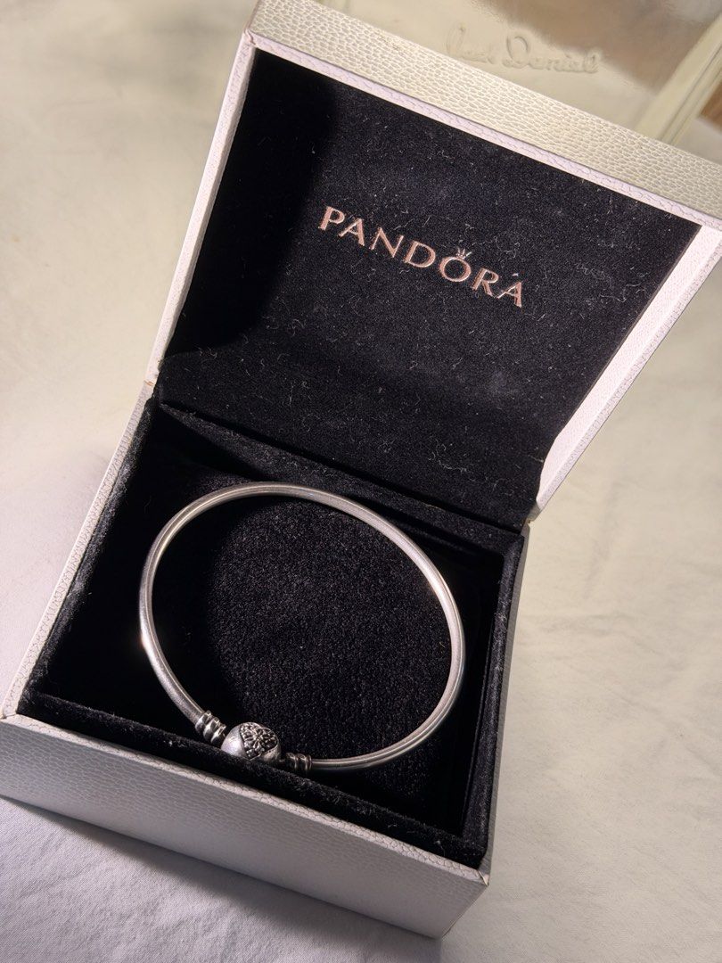 Pandora Silver Bangle with Clasp (Category: Bracelets) located in Las Pinas. Submitted by a_clutter (Listing ID 1466058138, Image 3). Description: MOP: BPI / GoTyme Please send a copy of your payment receipt or confirmation as proof of payment. ♡ Feel free to message me for more inquiries! .
