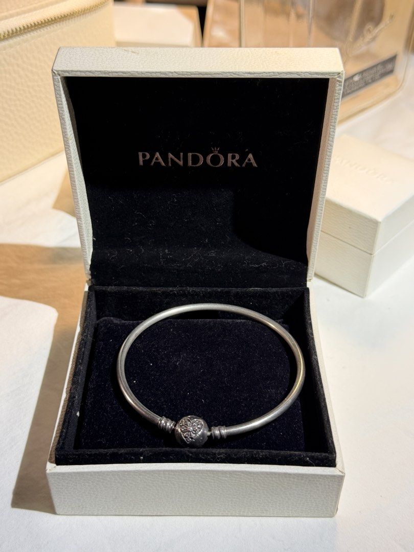 Pandora Silver Bangle with Clasp (Category: Bracelets) located in Las Pinas. Submitted by a_clutter (Listing ID 1466058138, Image 1). Description: MOP: BPI / GoTyme Please send a copy of your payment receipt or confirmation as proof of payment. ♡ Feel free to message me for more inquiries! .