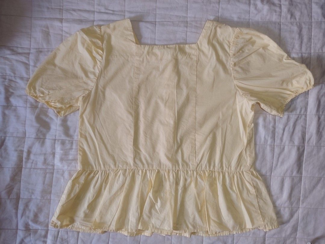 Pastel Yellow Button-down Short-sleeved Top (Category: Blouses) located in Tarlac. Submitted by your_finds (Listing ID 1466001641, Image 2). Description: Description: - xs-semi-small ang size - Pastel yellow ang color - Square neck - Working ang buttons - Puff sleeves - Stretchable ang armholes Condition: 9/10 / Very good condition Medida size (inch) Bust: 32 Length: 19.
