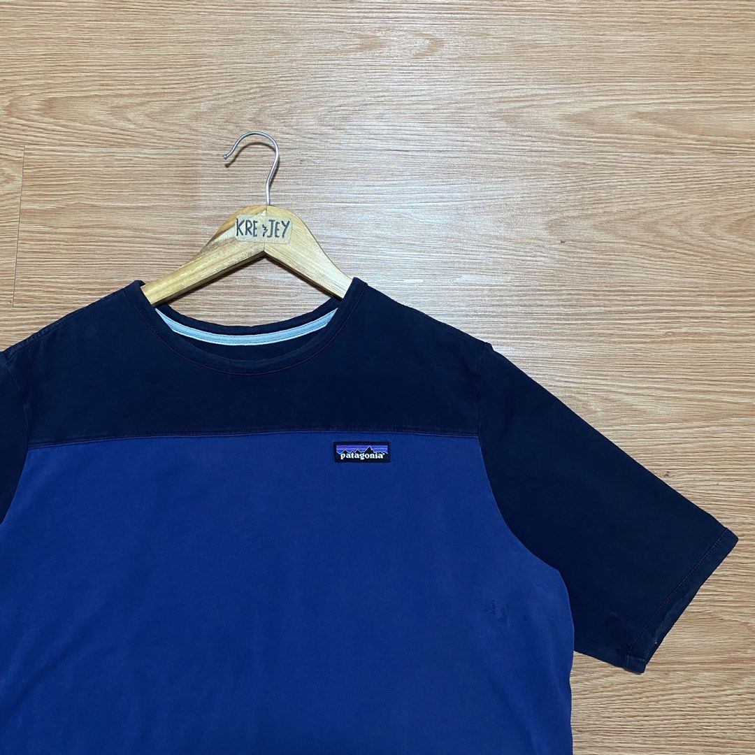 Patagonia shirt (Category: Formal Shirts) located in Bislig. Submitted by kre_jey.24 (Listing ID 1466105120, Image 2). Description: Dimes 21x27 Medium Excellent condition Color rate 9.5/10 Need wash only.