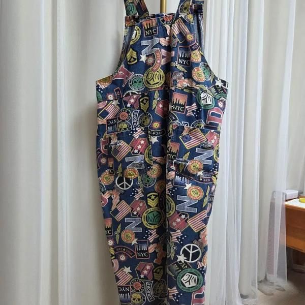 Patchwork Overalls (Category: Jumpsuits) located in Singapore. Submitted by bunjangpartners (Listing ID 1465355784, Image 2). Description: Waist 55 Total length 127 Adjustable length cute patchwork pattern overalls. They have a loose fit for comfortable wear and are a good eye-catching item. There are no special defects and it is in clean condition. If you wish to purchase, you can proceed with secure payment right away! --[Before You Buy]-- Sour