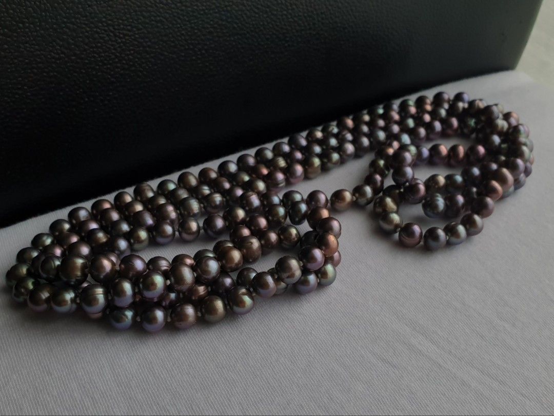 Peacock Freshwater Pearl Necklace (Category: Necklaces) located in Quezon City. Submitted by WasalakTwo (Listing ID 1466151437, Image 2). Description: Bought in Japan Goodcondition Open for delivery nationwide.