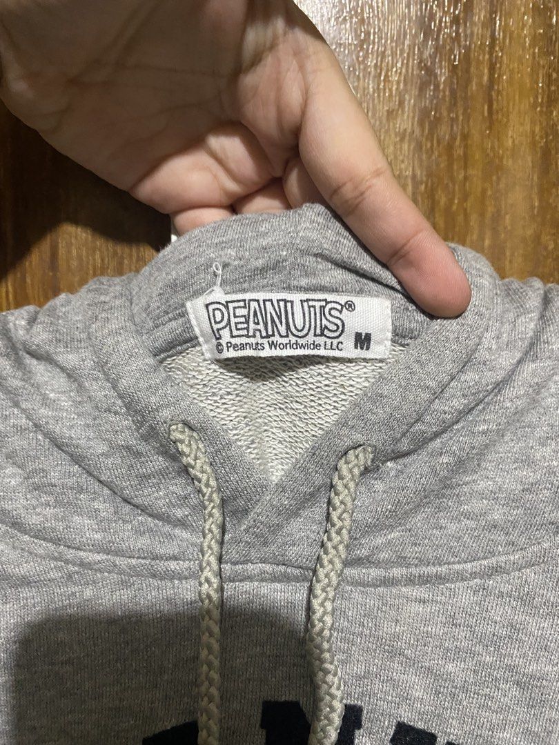 Peanuts Snoopy Grey Hoodie Size M (Category: Hoodies) located in Imus. Submitted by frootiloots4103 (Listing ID 1466002264, Image 3). Description: - Brand: Official Peanuts Worldwide Merchandise - Design: Large Snoopy front graphic with bold text across the back - Color: Heather Grey - Size: Medium 21x27 - Features: Drawstring hood, front kangaroo pocket, ribbed cuffs and hem - Condition: Excellent / Ready to ship OPEN FOR NEGO (best if aspack) �