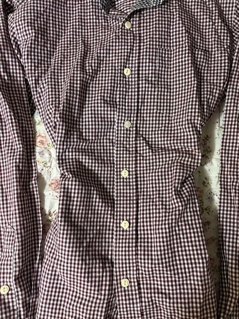 Penshoppe Maroon Gingham Checkered Top (Category: Longsleeves) located in Muntinlupa City. Submitted by herellas0504 (Listing ID 1466118131, Image 3). Description: Penshoppe Maroon Gingham Checkered Top Mine: ₱89 ——————— small-med small removable stain (need wash) other than that, no issue.