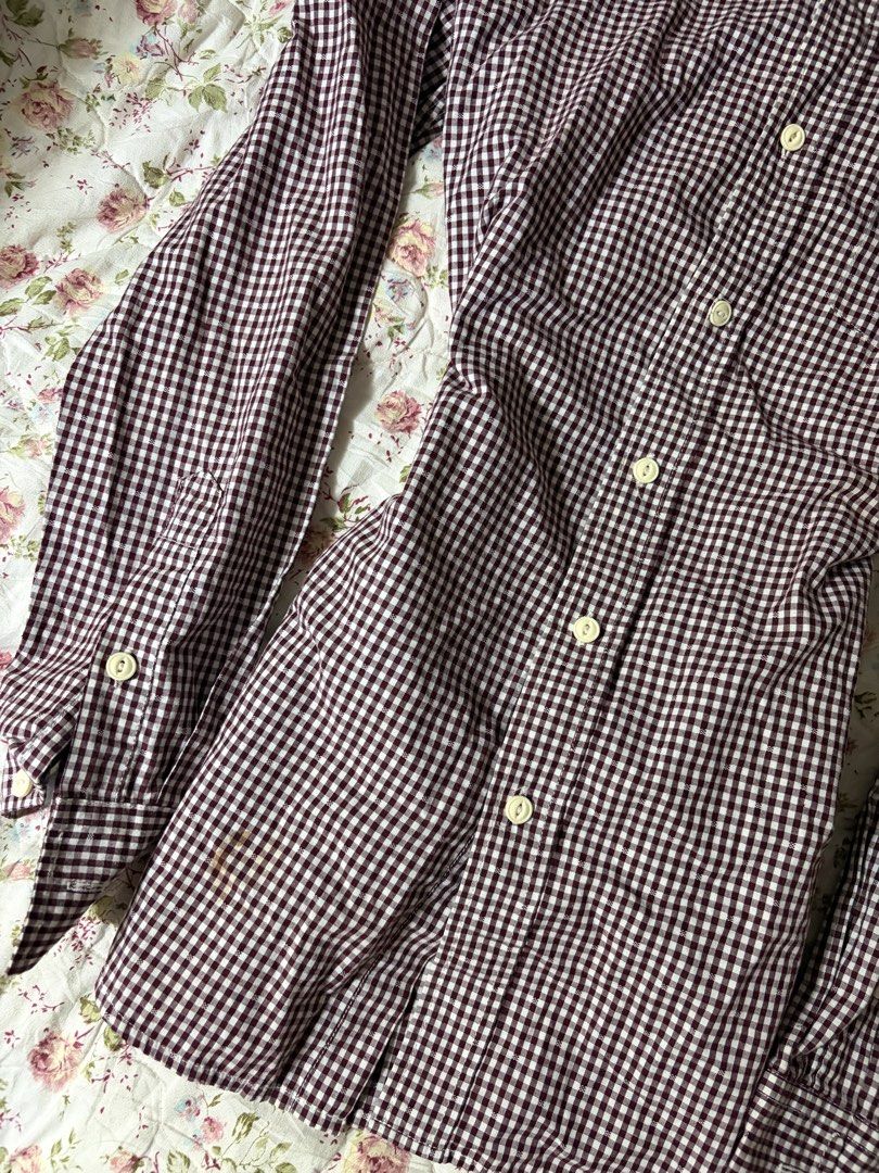 Penshoppe Maroon Gingham Checkered Top (Category: Longsleeves) located in Muntinlupa City. Submitted by herellas0504 (Listing ID 1466118131, Image 2). Description: Penshoppe Maroon Gingham Checkered Top Mine: ₱89 ——————— small-med small removable stain (need wash) other than that, no issue.