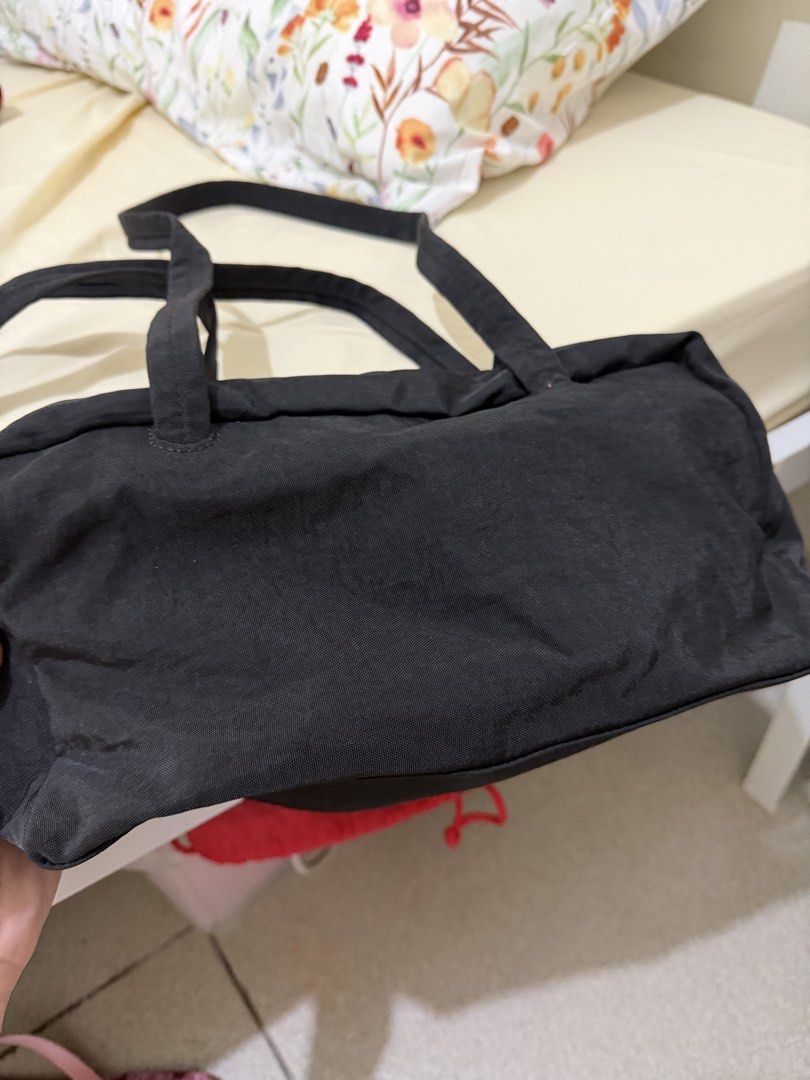 Penshoppe Nylon Bowler Bag (Category: Shoulder Bags) located in Baguio. Submitted by thelittolwardrobe (Listing ID 1466018050, Image 2). Description: no issue used twice.