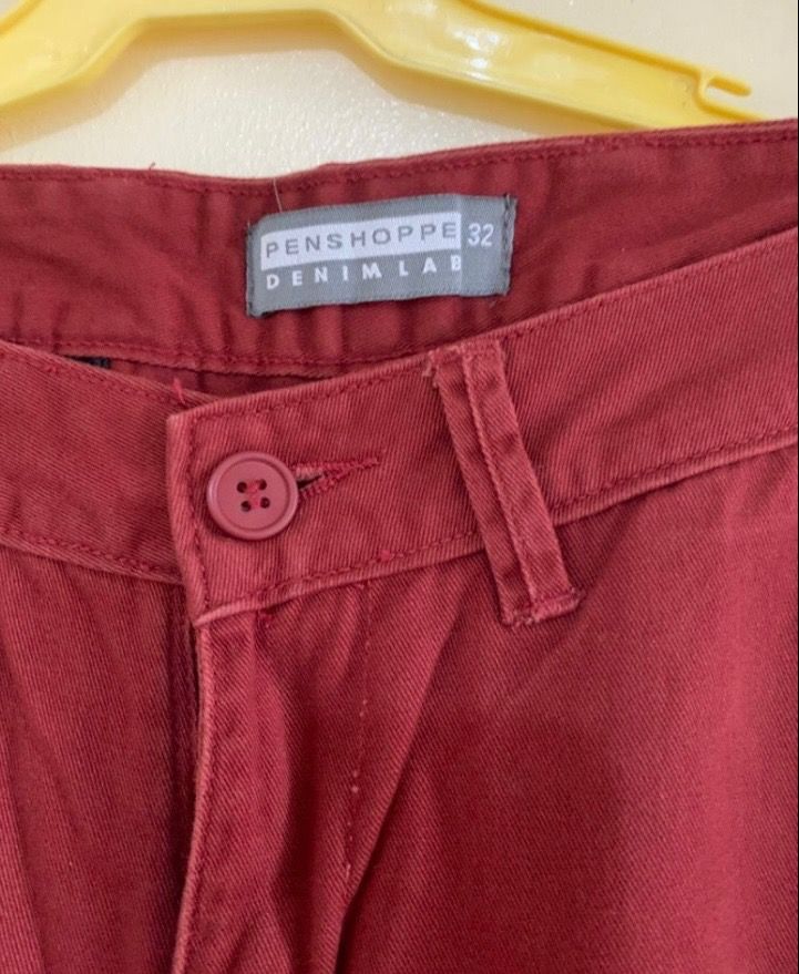 Penshoppe Pants Mens (Category: Jeans) located in Valenzuela. Submitted by clickandshoppreloved (Listing ID 1466012792, Image 3). Description: Penshoppe Pants Mens Original, Onhand 32 Size On Tag Waist : 32in Height: 42 Color : Red (Excellent Condition, Good As New).