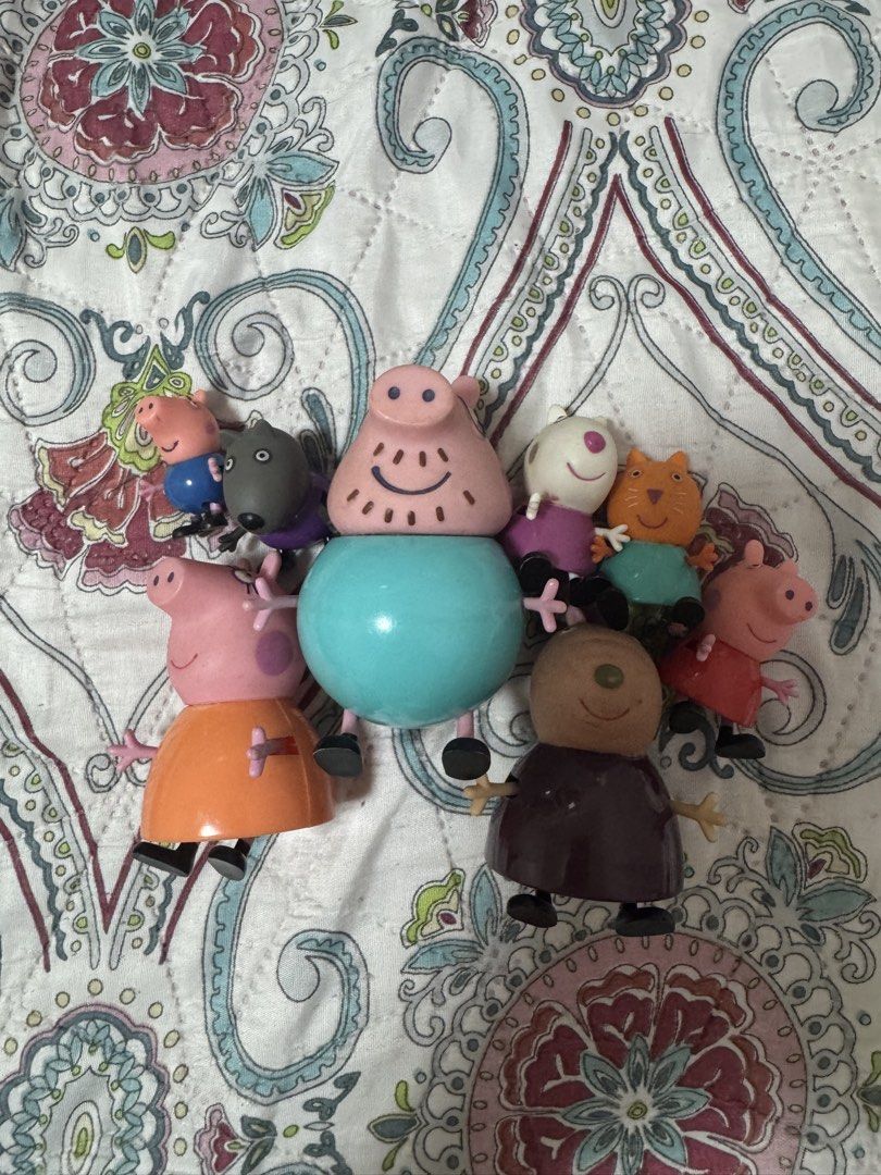 Peppa pig toy set (Category: Figurines & Statues) located in Marikina City. Submitted by elisuet (Listing ID 1466117902, Image 1). Description: .
