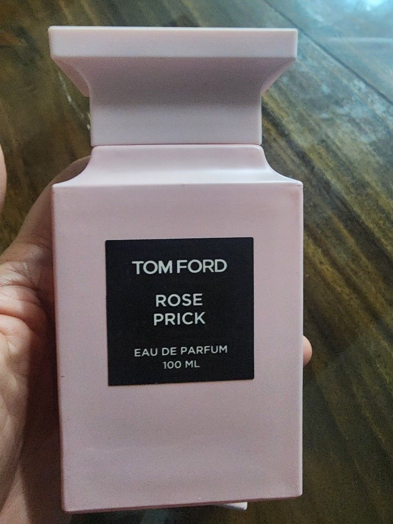 PERFUME TOM FORD ROSE (Category: Fragrance & Deodorants) located in Manila. Submitted by chrinathalie (Listing ID 1466100773, Image 2). Description: sprayed once to smell super bango rfs: dami nang pabango note: niregalo/pinadala di ko alam saan binili.