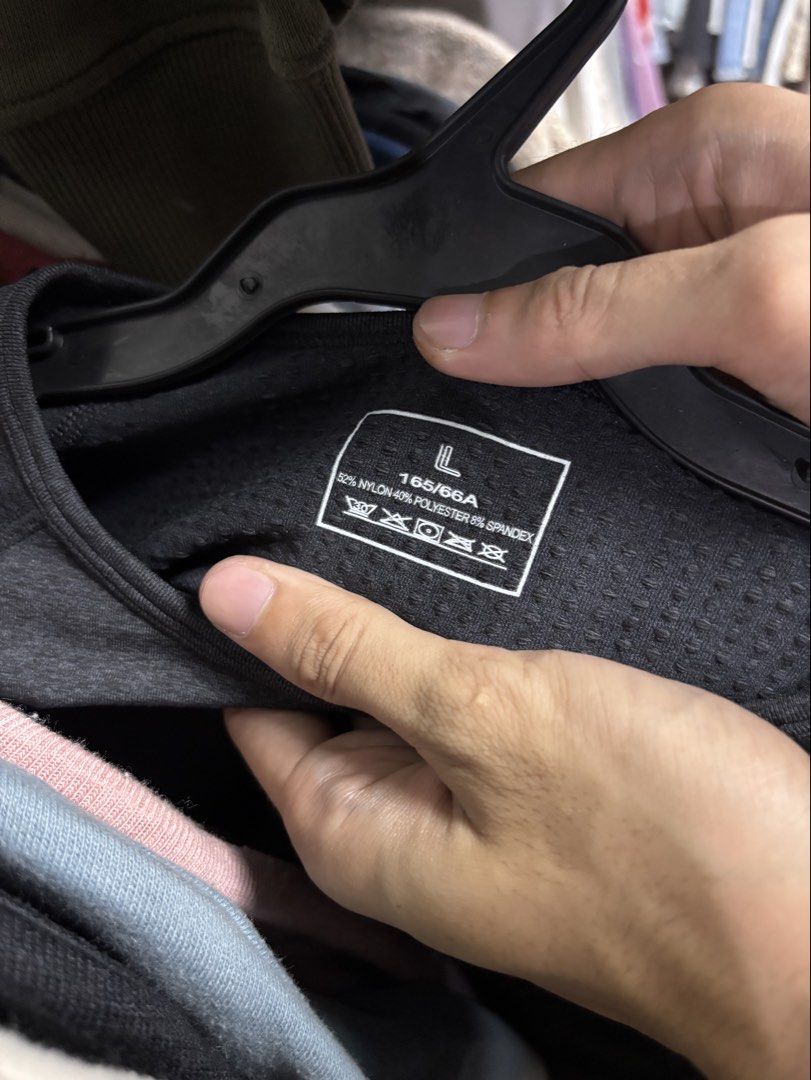 pink elephant (Category: Activewear) located in Pila. Submitted by isabelasthriftclothes (Listing ID 1466045337, Image 2). Description: .