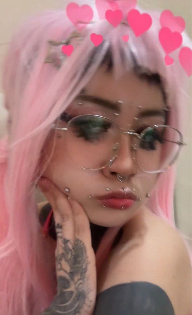 Pink wig (Category: Hair) located in Manila. Submitted by morocopipe (Listing ID 1466082369, Image 1). Description: .