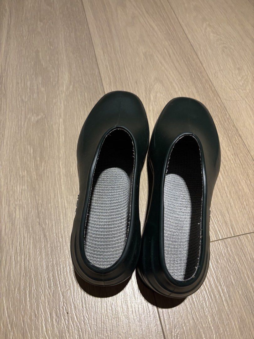 Plasticana Gardana Clogs (Category: Casual Shoes) located in Quezon City. Submitted by migs.garana (Listing ID 1466083620, Image 2). Description: Plasticana gardana Clogs Vert CW Size 42 fits to size 43 In great condition and barely used..
