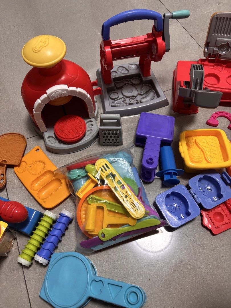 Play-Doh Kitchen Creations Pizza Oven and Pasta Maker Bundle (Category: Kids Toys) located in Quezon City. Submitted by onlinebazaare (Listing ID 1466103633, Image 3). Description: - Massive Play-Doh kitchen playset bundle - Includes pizza oven, pasta press, and BBQ grill - Comes with tons of molds, rollers, cutters, and shaping tools in bright colors - Includes a few starter tubs of Play-Doh dough - Clean, well-maintained, and ready for a new ho