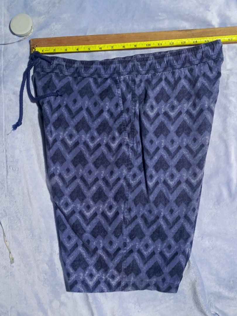 Polham Blue Geometric Pattern Drawstring Shorts Size 30 (Category: Shorts) located in City of Isabela. Submitted by warmbird.d06e6f (Listing ID 1465969016, Image 2). Description: - Brand: Polham - Color/Pattern: Blue with bold all-over geometric pattern - Size: 30 (Waist measures approx. 15 inches across laid flat) - Material: 100% Cotton for ultimate comfort - Features: Comfortable elastic waistband, adjustable drawstring, standard side pockets,