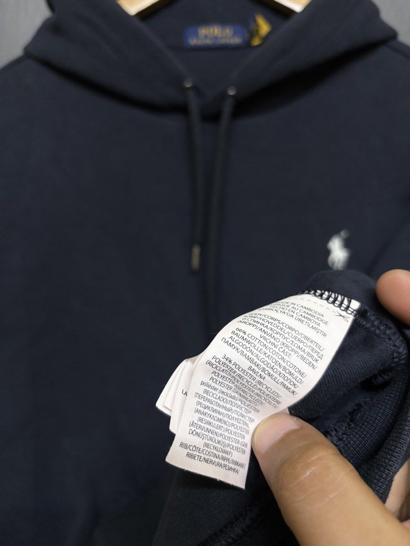 POLO RALPH LAUREN (Category: Coats, Jackets and Outerwear) located in Cavite. Submitted by staythrifted.23 (Listing ID 1466111600, Image 3). Description: Size : Small on 🏷️ Large best fit Dimes : Length 25.5 Width 22.5 Condition : Like new Color rate : 9.9/10 Issue : ❌ Loc. Cavite We ship nationwide Payment first .