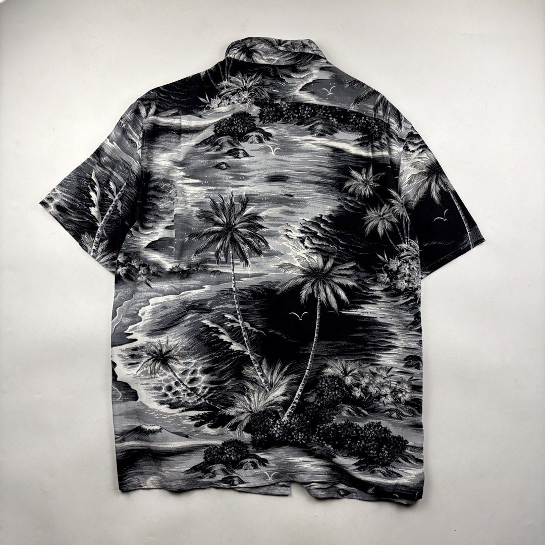 Polo Ralph Lauren Tropical Print Button Up (Category: Tshirts & Polo Shirts ) located in Makati City. Submitted by ragrepository (Listing ID 1465974424, Image 2). Description: Polo Ralph Lauren Tropical Print Button Up Tagged as XL Length- 30.5” Pit to pit- 26.5” Sleeves- 10” Shoulder-20.5” Condition- 9/10 Flaw- Minor stain .